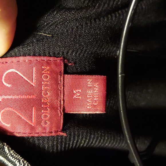 Sleeveless blouse - Picture 3 of 3